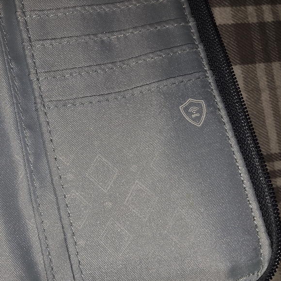 VERA BRADLEY Crossbody RFID Wallet Dark Gray w/Floral Pattern - Picture 7 of 11